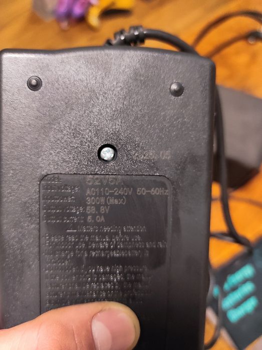 Зарядний пристрій Li ion 52v (58.8в)5А 14s зарядное устройство зарядка