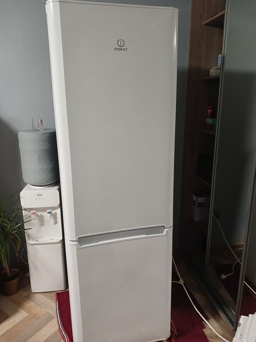 Холодильник Indesit