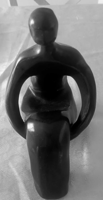 Ceramiczna figura kobiety