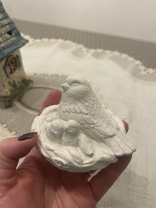 Статуетка пташка-мама з пташенятами в гнізді