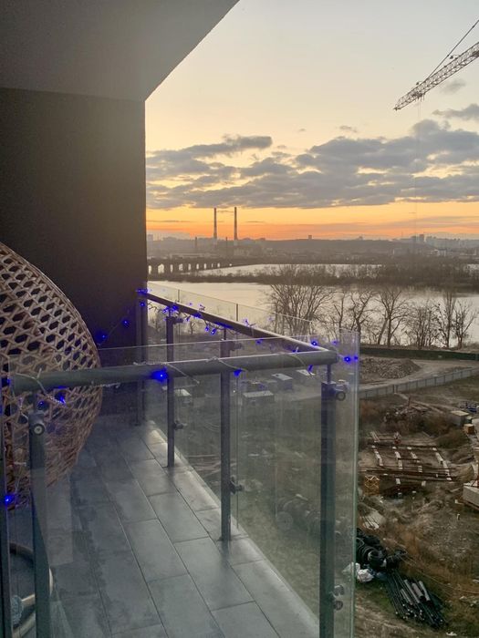 4х с видом на Днепр возле метро Славутич