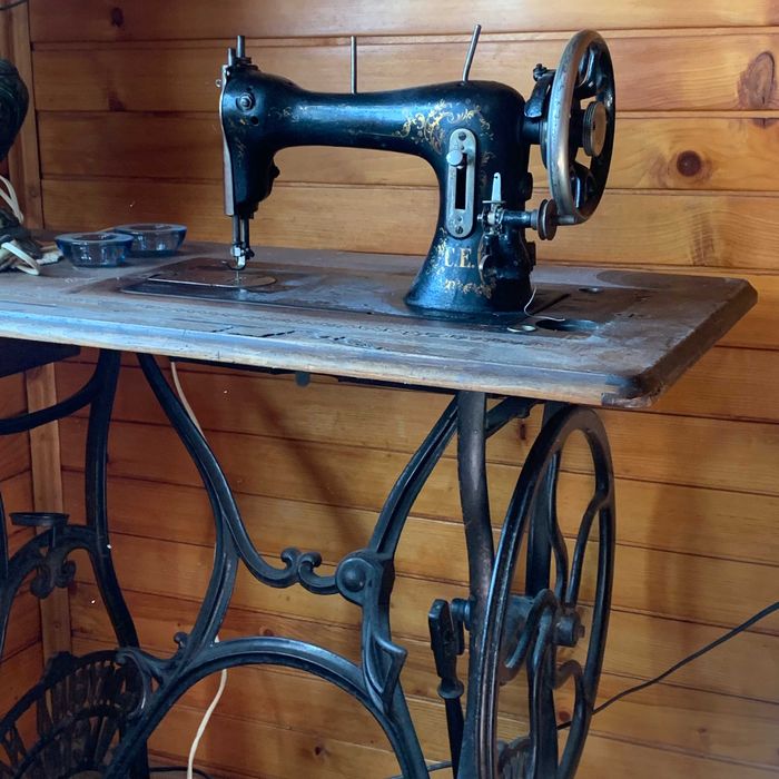 stara zabytkowa maszyna do szycia Oryginalna Victoria