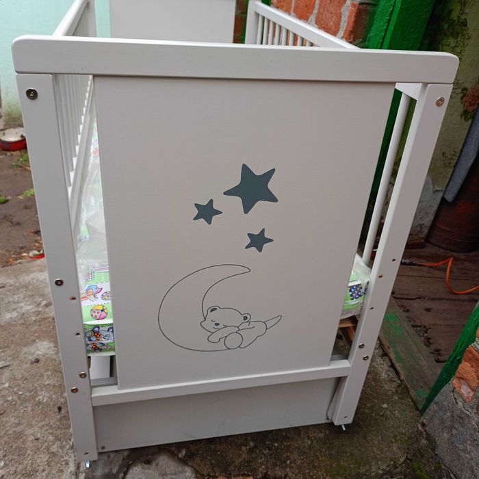 Продам дитяче ліжечко , по місту можу привести всі питання по телефону!!!