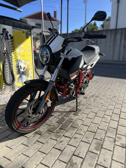 Vendo ou troco UM Scrambler Renegade Sport 125