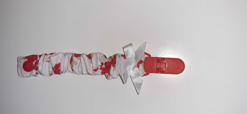 Prende chucha tecido