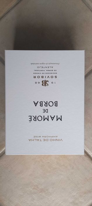 Caixa em cartão rígido de vinho "Marmoré de Borba" vazia