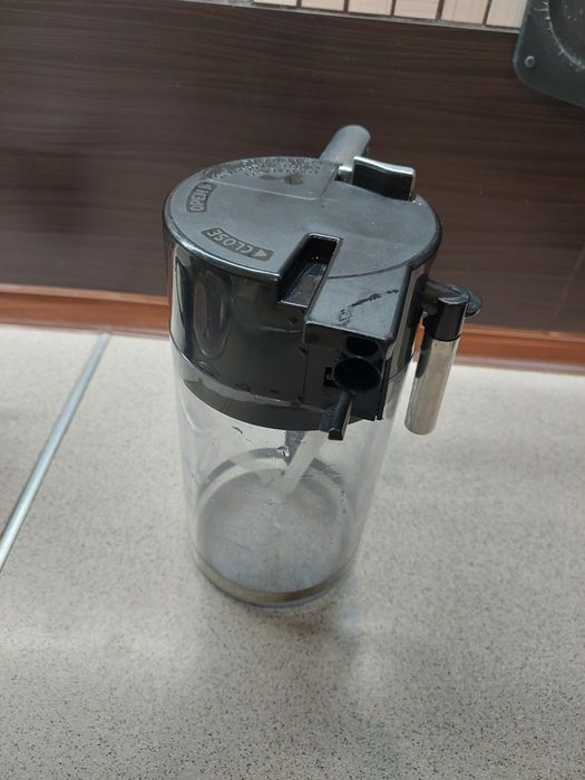 Sprzedam pojemnik do mleka DeLonghi