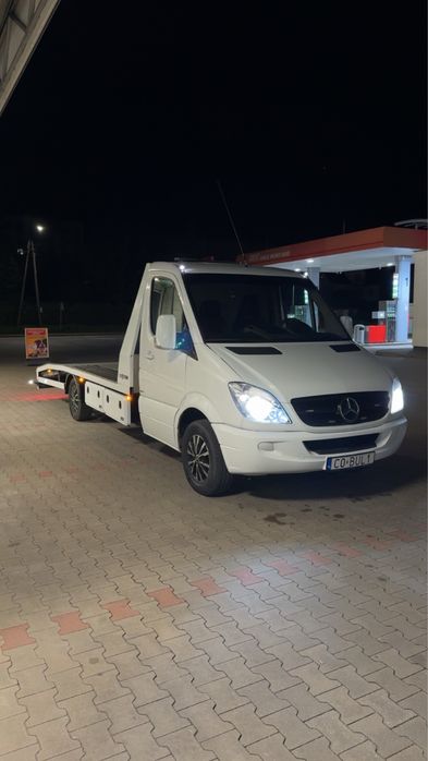 Usługi Transportowe (Pomoc Drogowa24h przewóz pojazdów oraz maszyn)