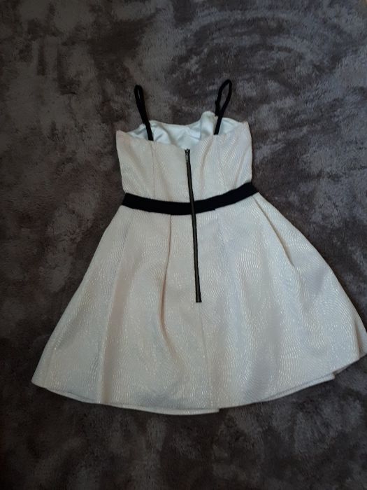 Kremowa, dziewczęca sukienka M