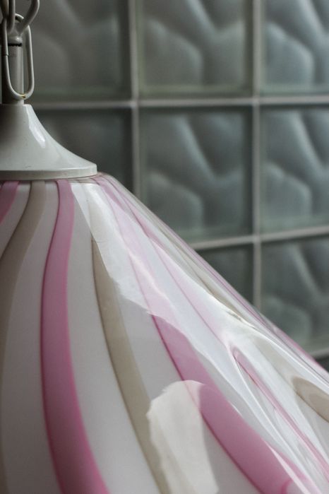 Szklana lampa wisząca w stylu retro