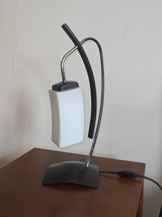 Lampka do salonu lub lampka nocna