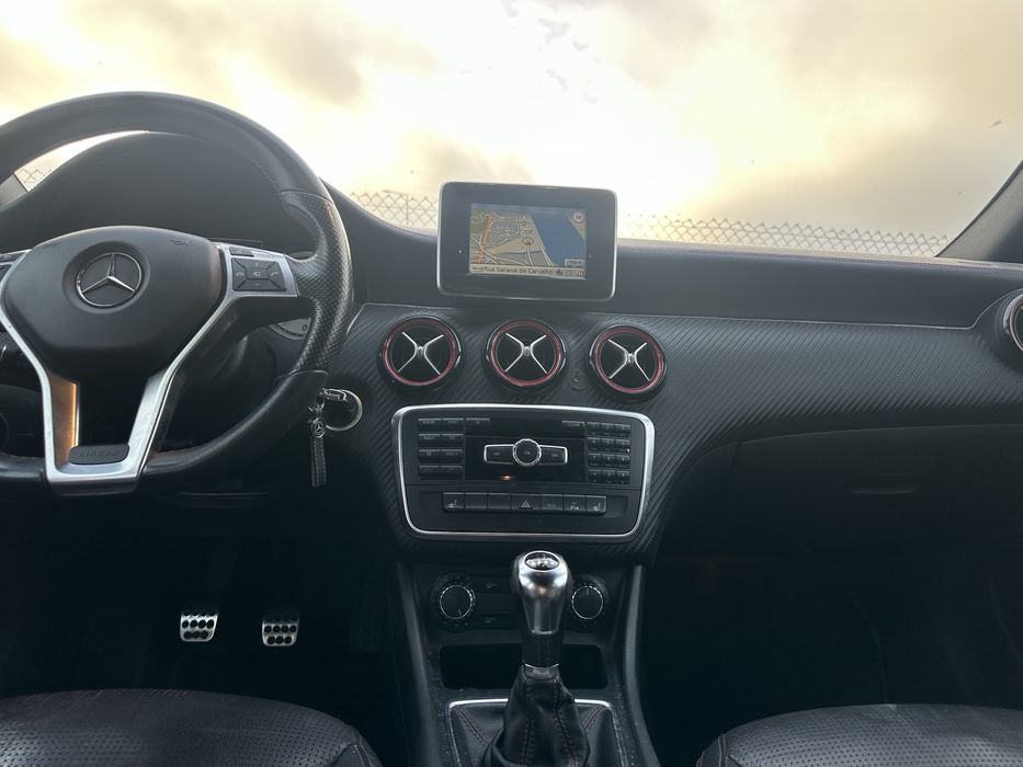 Mercedes-Benz A180 AMG Aceito Retoma