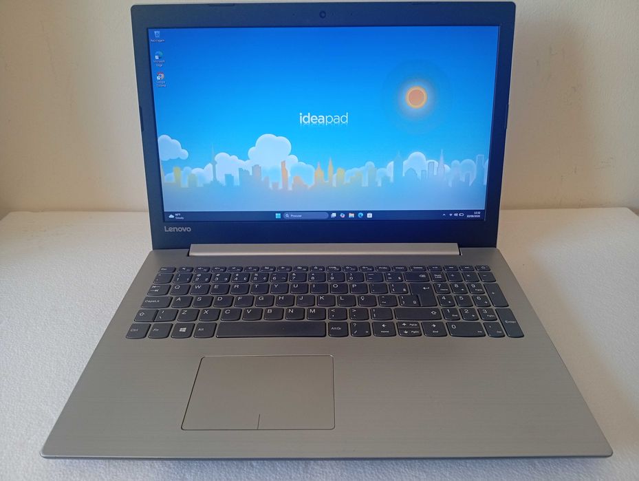 Lenovo Ideapad i7 7500 + Geforce 940MX + 16GB RAM + SSD