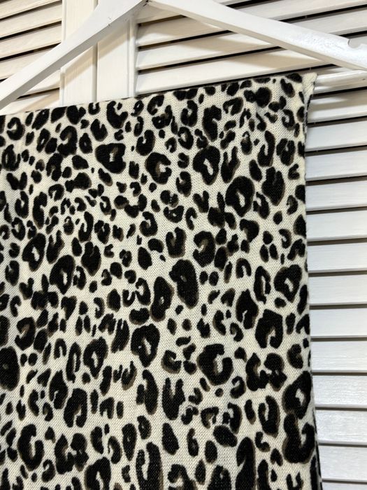 Bardzo duzy szal,czarno-bialy,panterka,uzywany