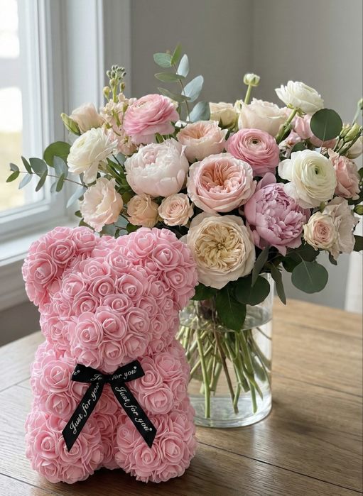 Ведмедик з троянд 25 см - Подарунок на 14 лютого, Святого Валентина