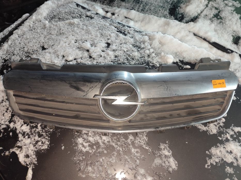 Opel Zafira B grill atrapa chłodnicy zderzaka 131.57.590