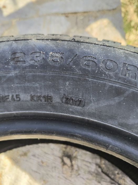Opony zimowe 235/60/18