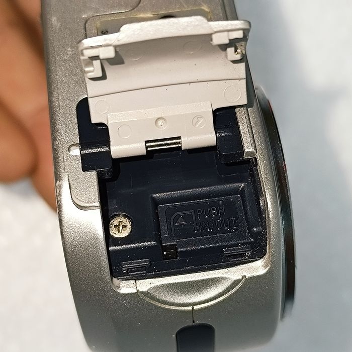 Câmara Digital Sony Cyber-shot DSC-P32 3.2MP Prateada Não Funcional