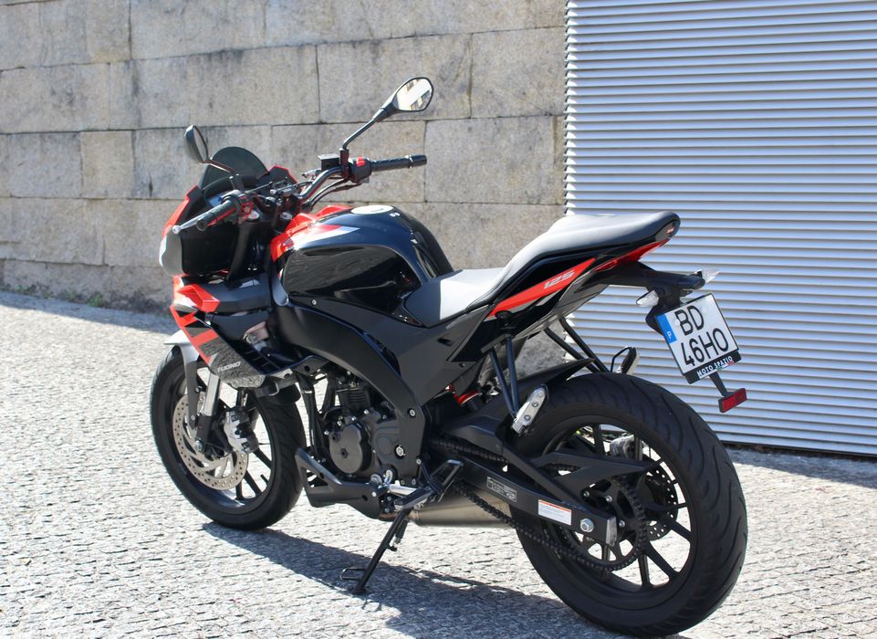 Aprilia Tuono 125 (2023) | 8.800 km | Escape MIVV