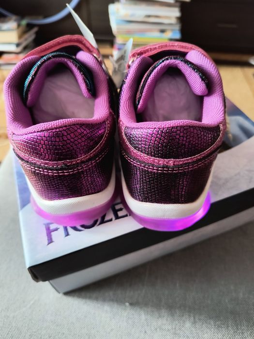 Przepiękne buty kraina lodu elsa Anna 29 nowe adidasy sportowe rzep