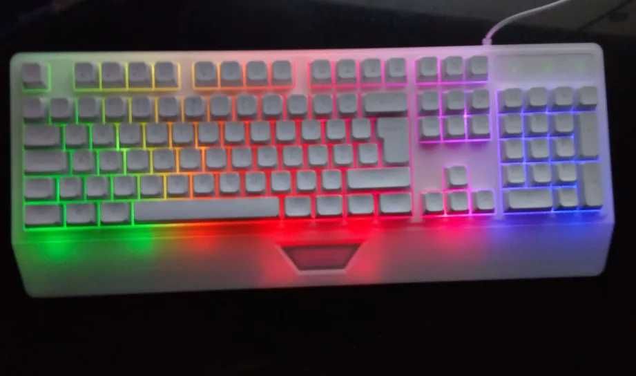 Vendo teclado Mars Gaming MCP124 Combo 3-em-1 com Teclado RGB Rato RGB Tapete Branco