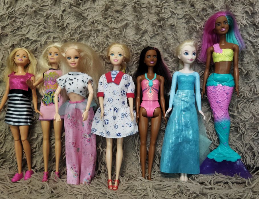 Продам куклы барби .