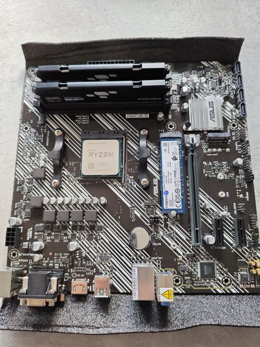 Rog b550agaming 白 とRyzen5 5600xcpu本体のセット Rog b550agaming 白 とRyzen5 5600xcpu本体のセット Rog b550agaming