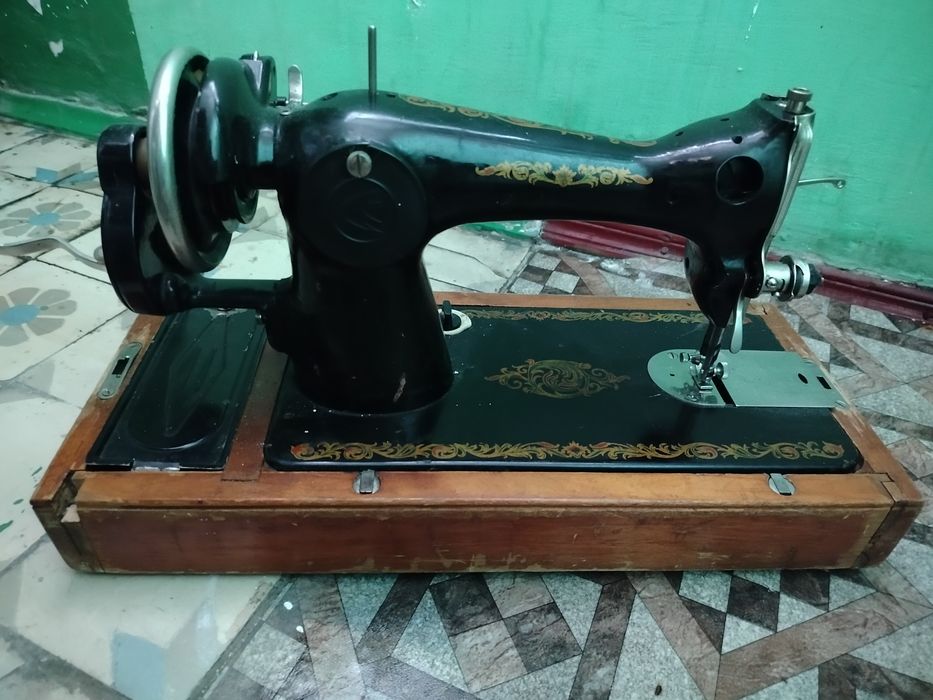 Швейна машинка , на запчастини, Декор .