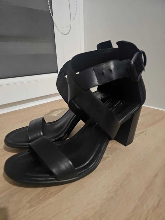 Sandały na obcasie Ecco Shape czarne r. 41