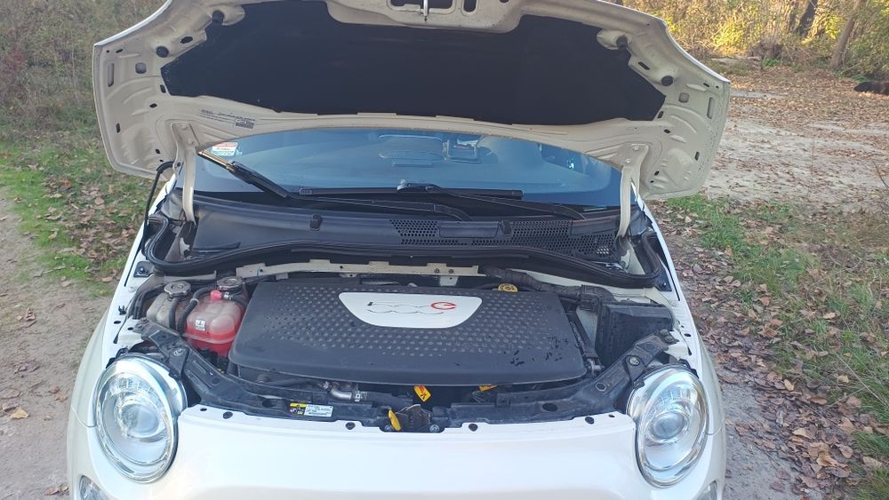 Автомобіль Fiat 500e