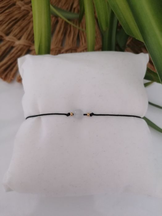 Bransoletka na sznurku z kamieniem naturalnym