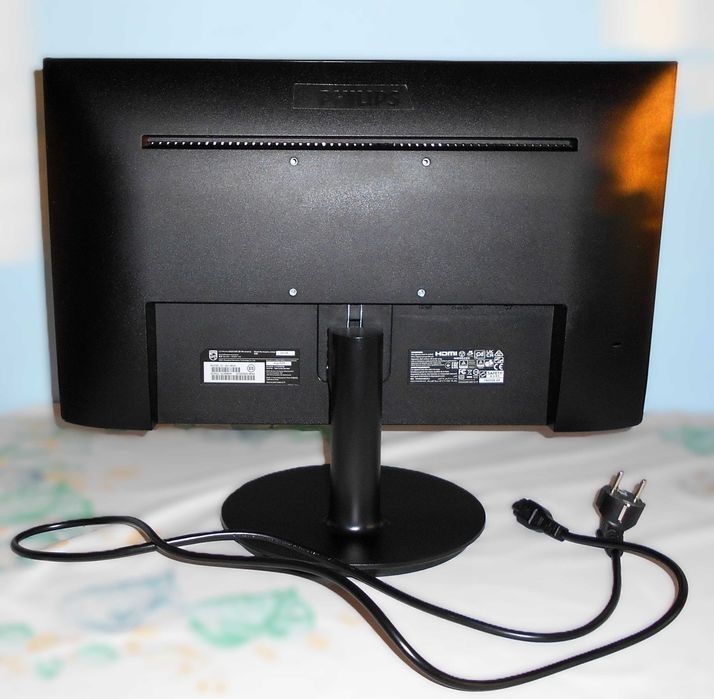 Monitor LED Philips 221V8