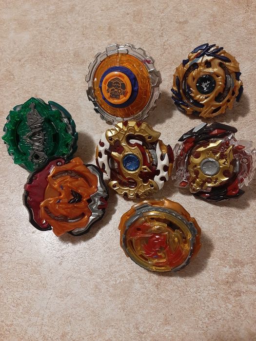 Бейблейды набор и запускатели к ним 3шт. Цена за единицу.