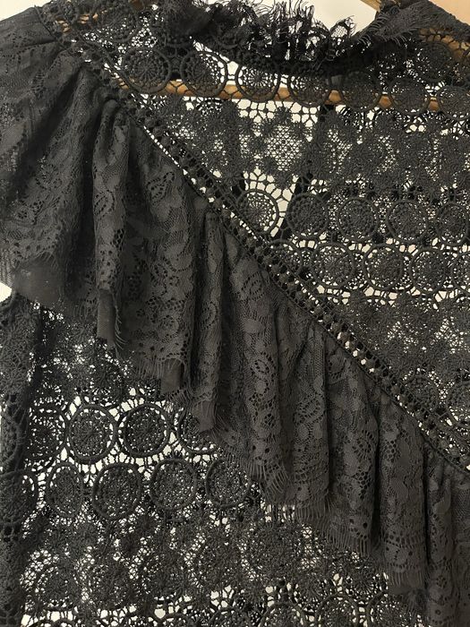 Чорна сукня з прошви