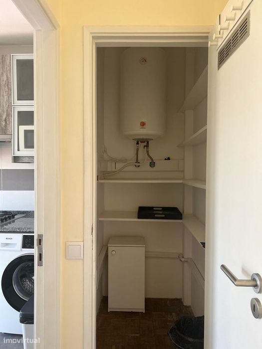 Excelente apartamento T1 mobilado para arrendar no centro de Setúbal