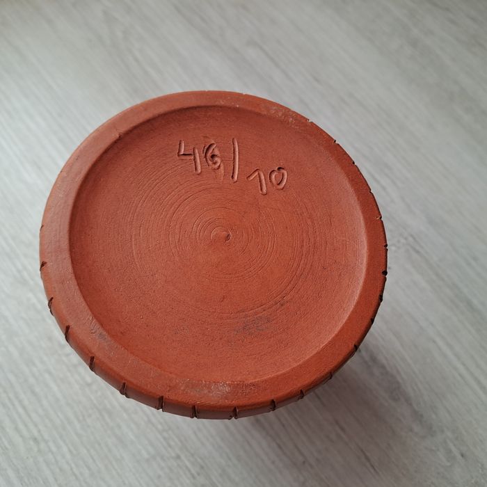 Dzbanek/wazon z terakoty.