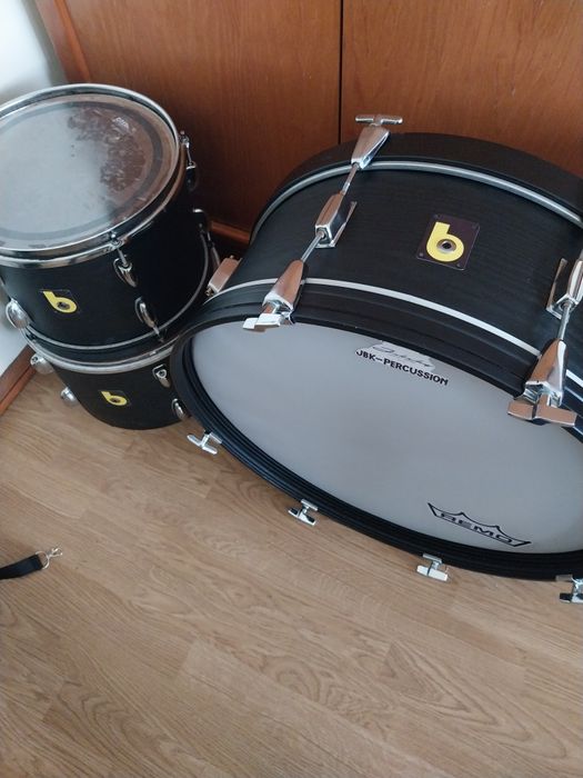 Vendo bateria impecável