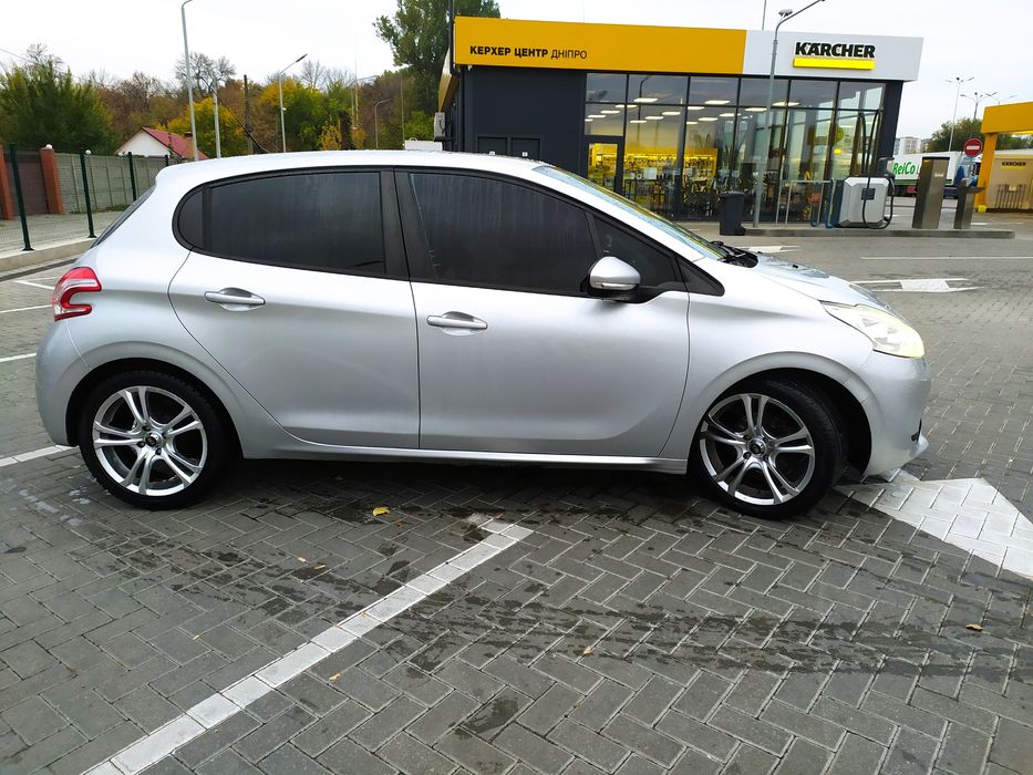 Peugeot 208 Пежо 208 2013