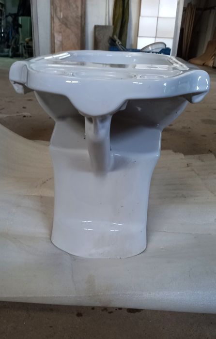 Bacia de sanita simples / compacta para instalação ao chão