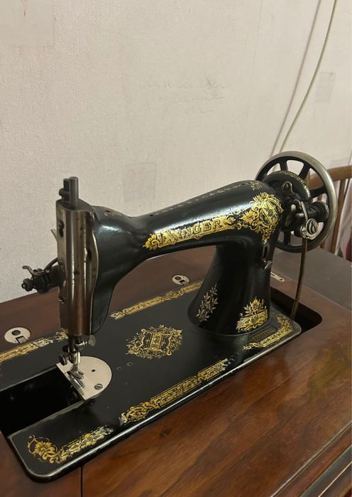 Антикварна швейна машинка Singer