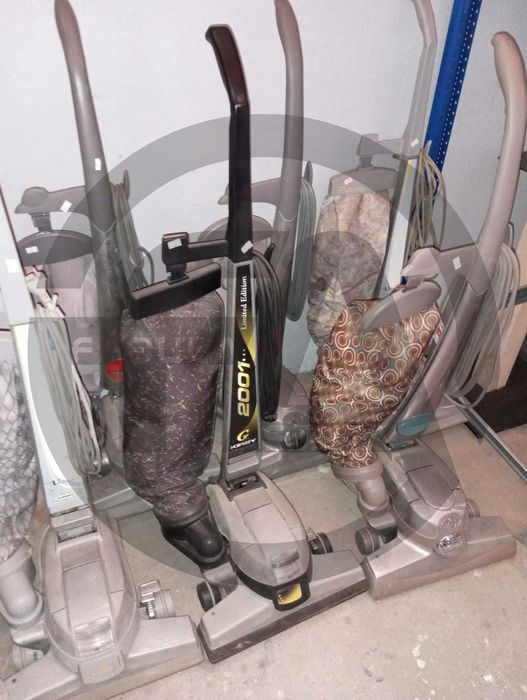 Aspirador vertical de pó