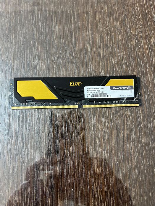 Оперативна памʼять 8gb ddr4 2400hz Teamgroup Elite