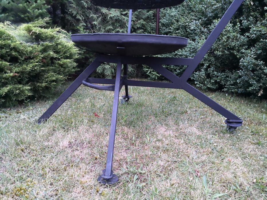 Wiszący grill ogrodowy