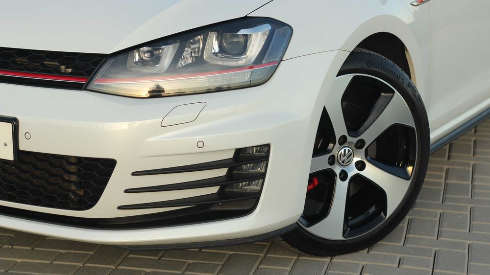 VW Golf VII GTI *DSG*Panoramico*Pele*Bola de reboque*