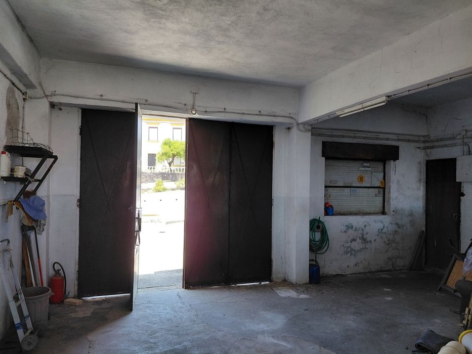 Fração A ( Garagem , Anexo, Quintal)