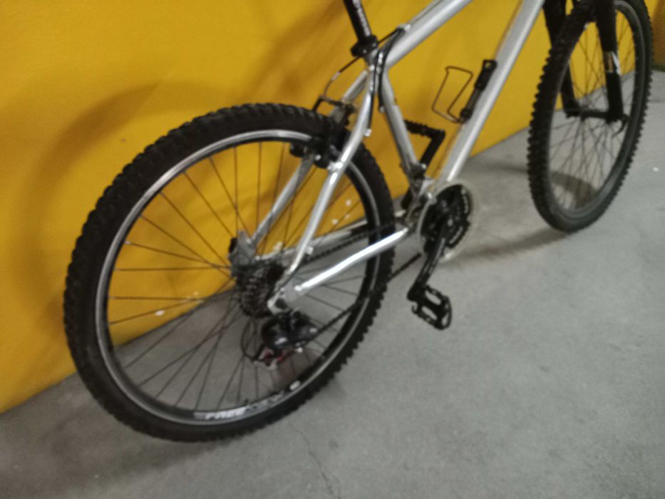 Bicicleta de montanha como nova