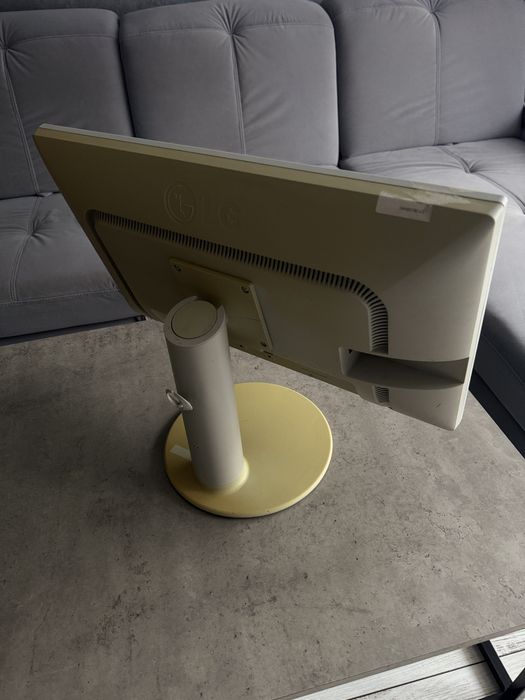 Монітор LG Flatron E2411PU