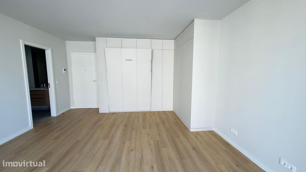 Arrendamento - S1 Smart com Varanda e Lugar de Garagem