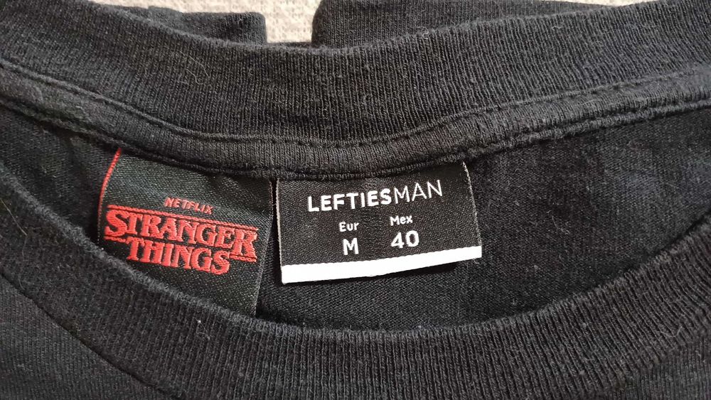 T Shirt com Logo Stranger Things