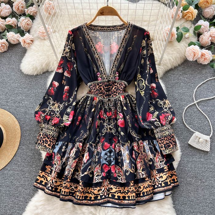 Святкова чорна сукня з квітковим та леопардовим принтом